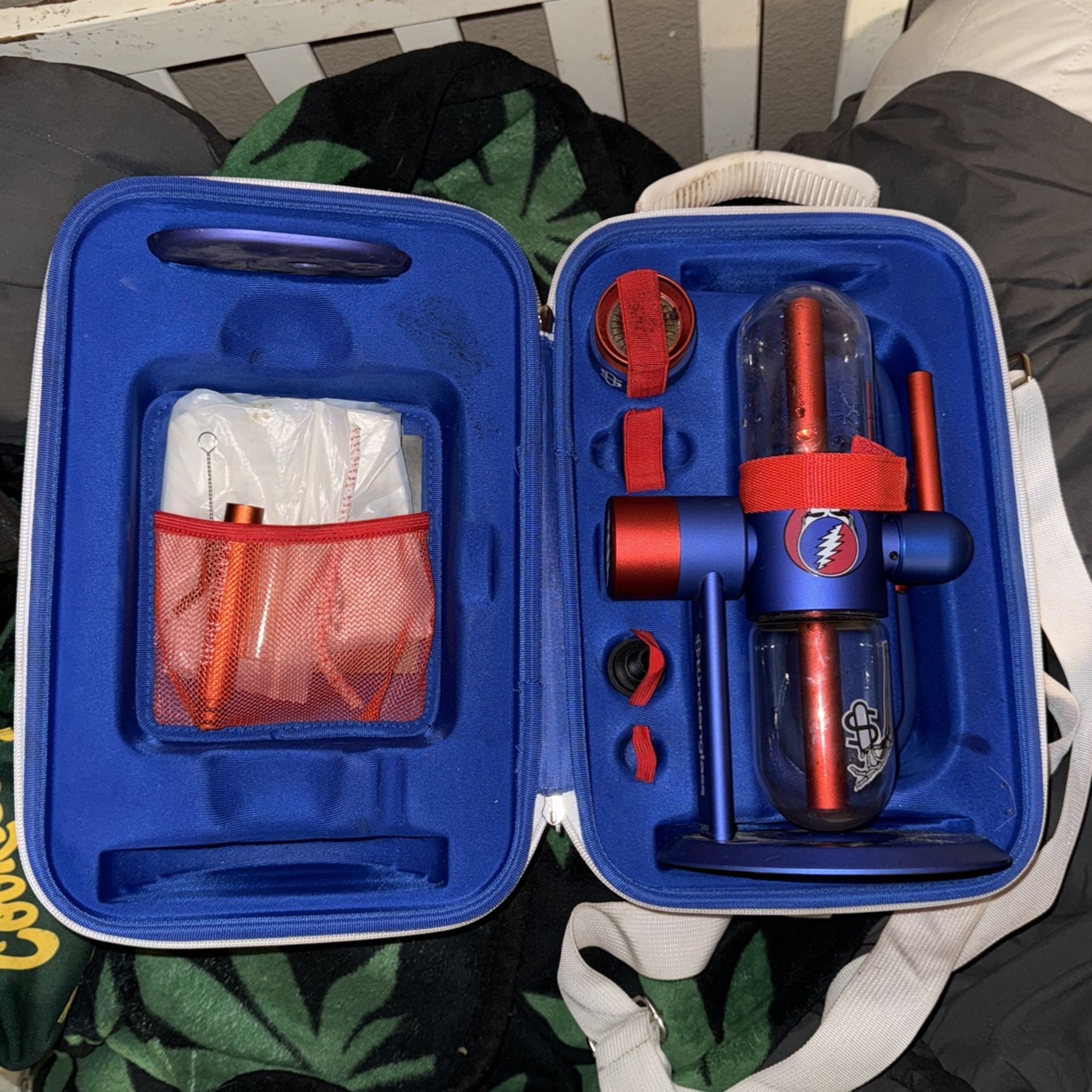 Stunden Glass Compact