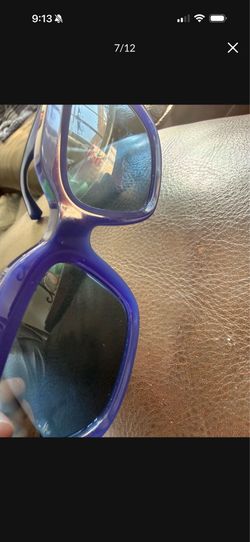 Burberry sunglasses is good condition