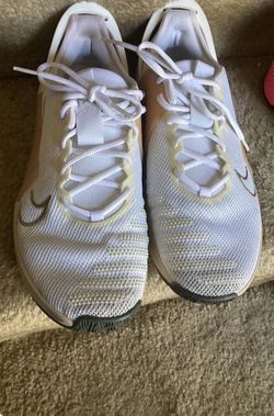 Women nike shoes size 9.5