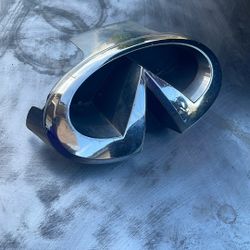 Infiniti Emblem 