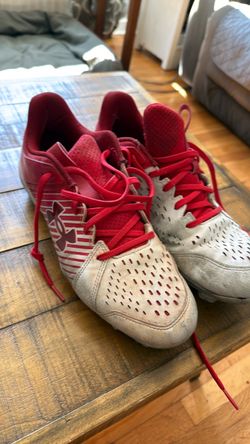Under Armor baseball cleats Sz 10