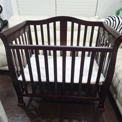 Dream on Me 4-in-1 Convertible Mini Crib