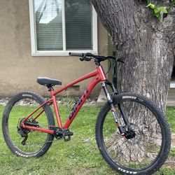 Giant Talon Mountain Bike 27.5”