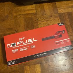 New Milwaukee Blower With #8 Battery And Charger 