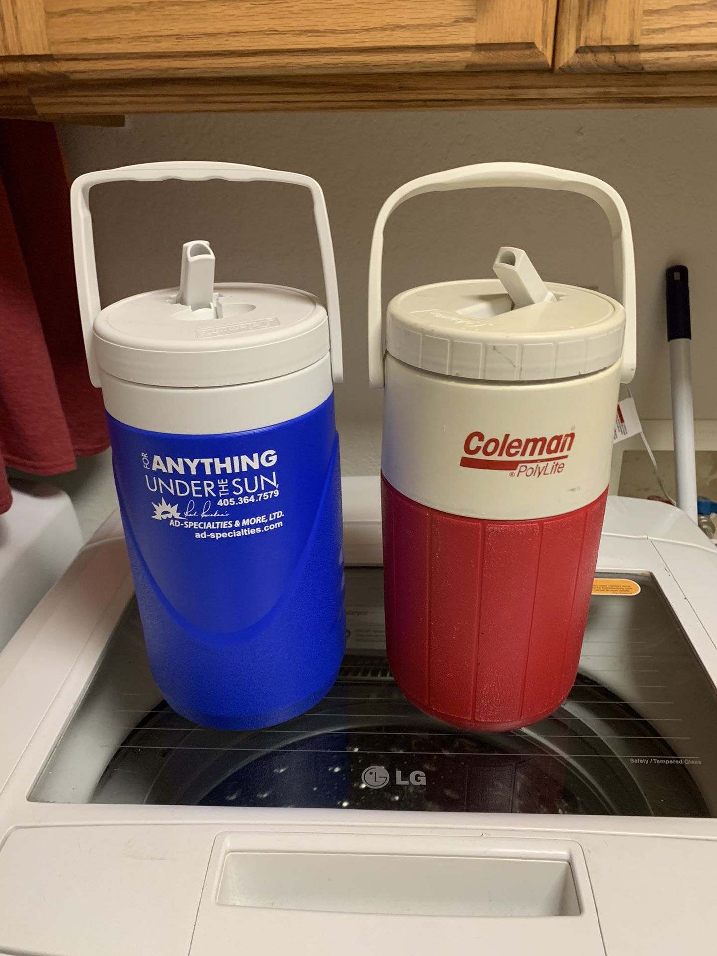 2 Coleman Beverage water Cooler Insulated Flip Spout 1/2  Gallon jugs