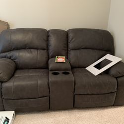 Dual Power Reclining Loveseat 