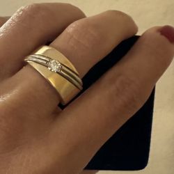 18K Gold Ring With Diamond