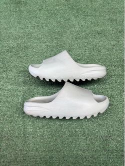 YEEZY SLIDE SALT SIZE 8
