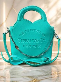 Heart turquoise 💙 medium size bag comes with dustbag handle bag and shoulder crossbody strap