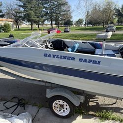 89 bay liner capri 14’ boat