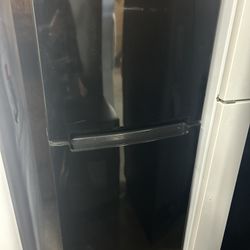 APT SZ REFRIGERATOR 