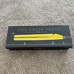 New NWT DryBar Straightener