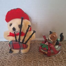 PAIR OF COLLECTIBLE ORNAMENTS 