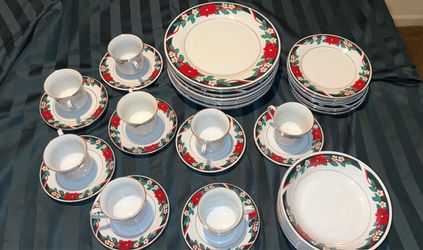Vintage Tienshan 40 Piece Dinner Set
