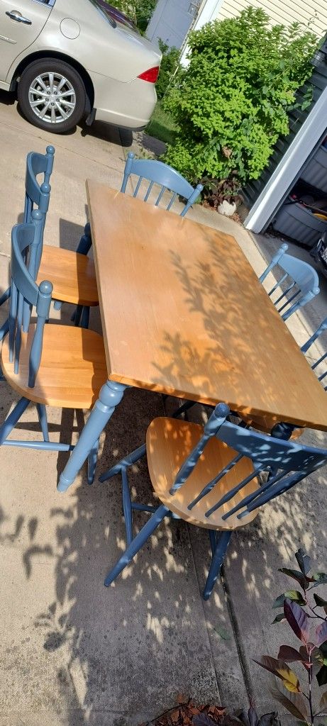 Dining Table and 6 Chairs
