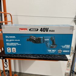 Makita 40V max XGT Brushless Cordless 1-1/8 in. Rotary Hammer (D-Handle), AFT, AWS Capable (Tool Only)