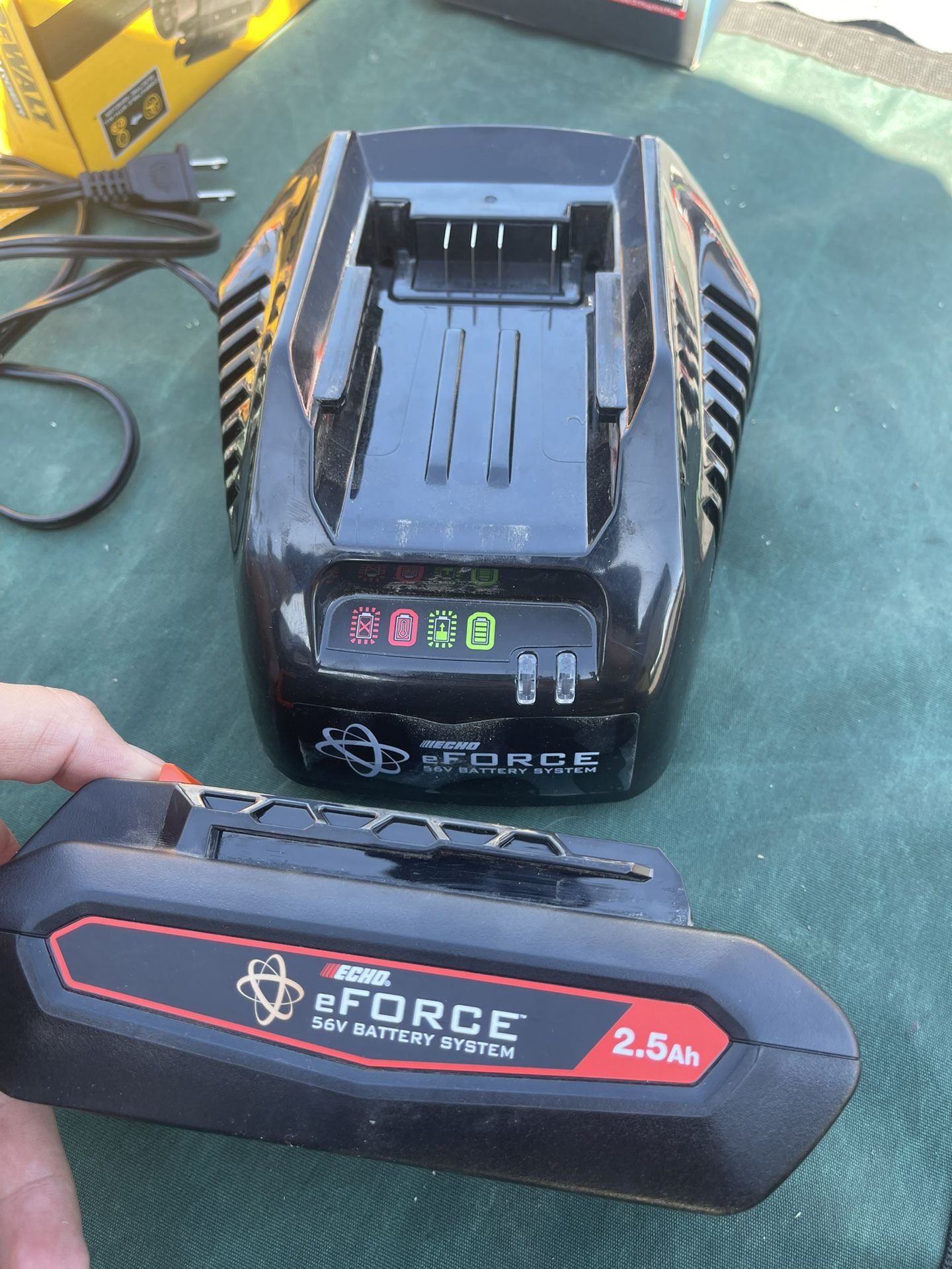 ECHO BATTERY AND CHARGER 2.5 Ah
