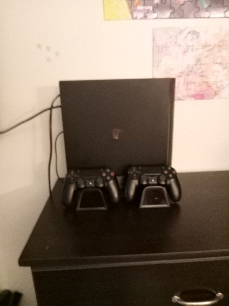 PS4,PS4 Pro,Black,13x12 Inch.