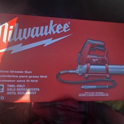 Milwaukee M12 Grease Gun New