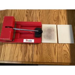 Original Sizzix Machine With 2 Pads One Unused 