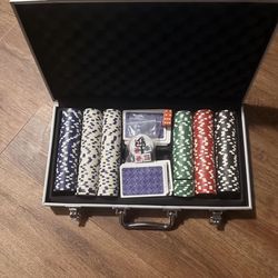 PRO POKER SET 2 DECKS OF CARDS & DICE