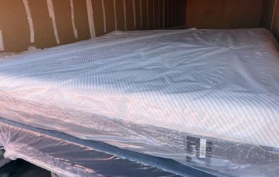 Brand New Queen Size 11β Tempur Pedic - Adapt Medium Firm Mattress!