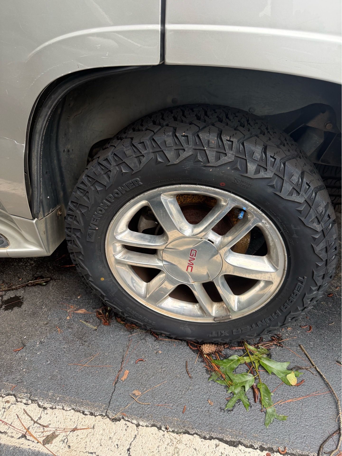 GMC ENVOY DENALI 2006 part New tire and wheels