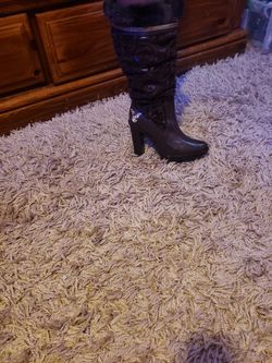 Used boots brown boots size 8