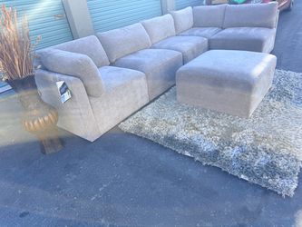 Thomasville Fallon 6-Piece Modular Sectional with Ottoman – Cream/Light Greige