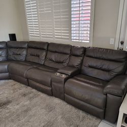 Bennett
6pc Leather Power Reclining Sectional