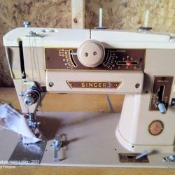 Singer Classic Machine 410 A , Desk, Chair 