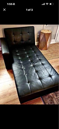 Leather Barcelona-Style chaise lounge with square tufting
