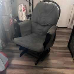 Comfortable Glider Rocking Chair – Perfect for Nursery, Reading, or Gaming 