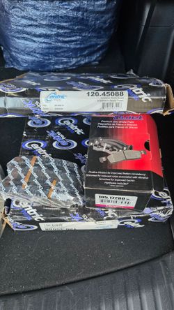 Mazda front brake disc rotor and pads