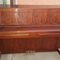 Cline Stand Up Piano