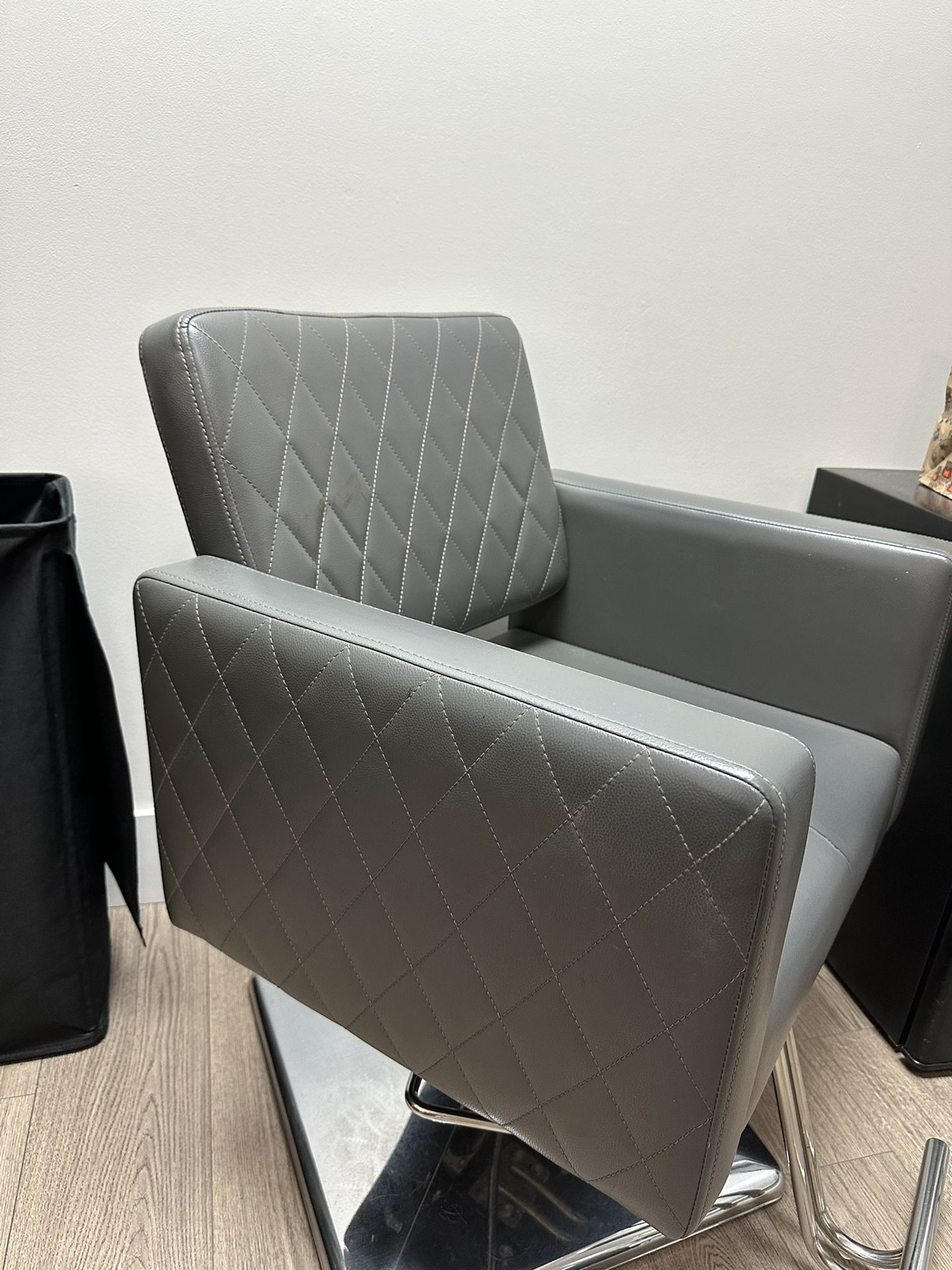 2 Salon Chair