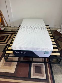 LIKE NEW - Nectar Premier Hybrid Twin XL Mattress- Delivery Available 