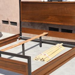 King Size Meta Base With Wood Decor 