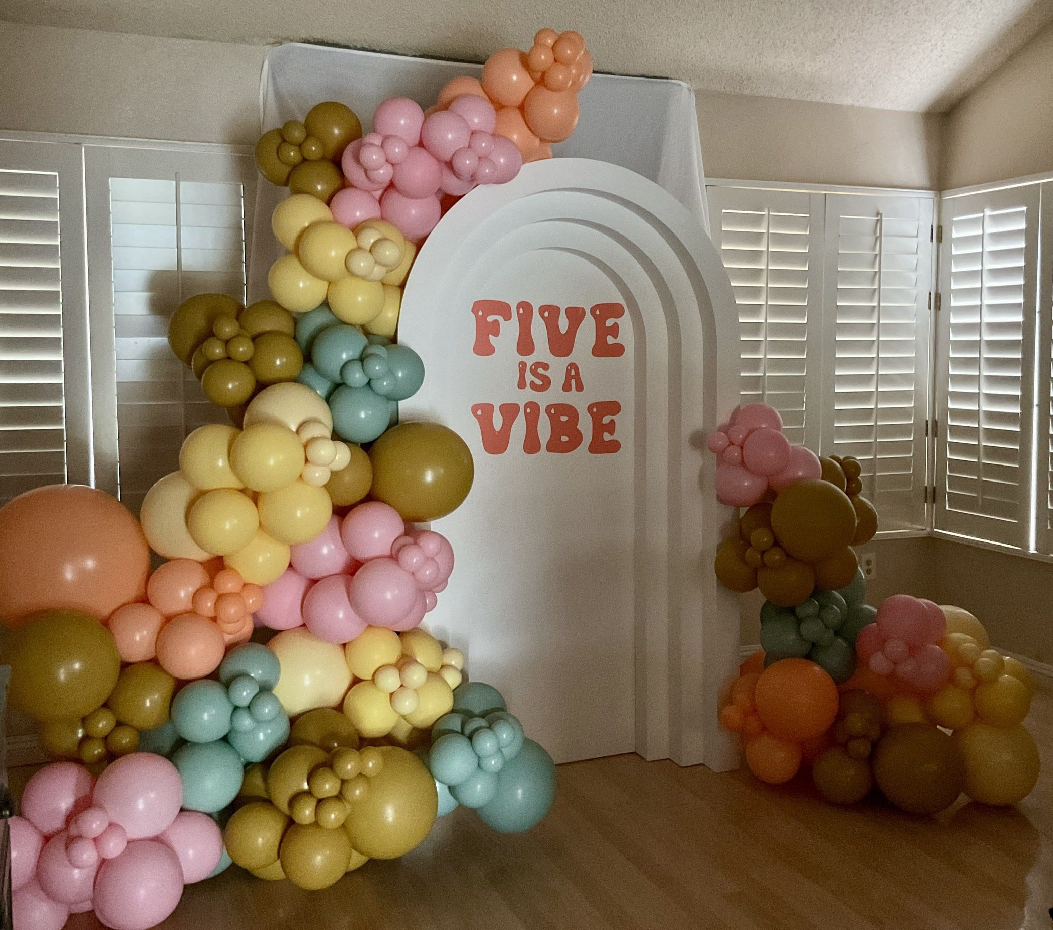 Birthday, Balloons, Balloon Garland, Backdrop, Baby shower; Gender Reveal