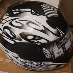 Youths Medium Full Face Helmet.