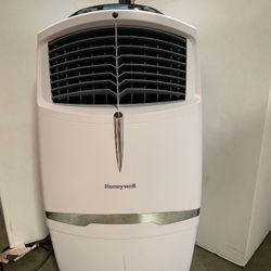 Honeywell 525 CFM Portable Evaporative Air Swamp Cooler 320-Sq Ft