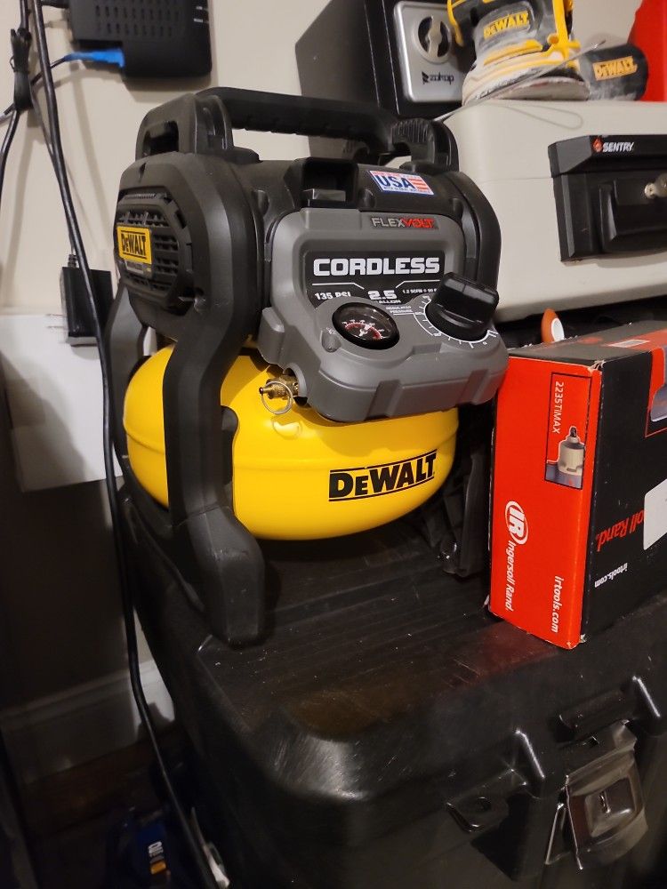 2.5 Dewalt Cordless Compressor With Accessories 