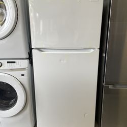 Frigidaire Top Freezer Refrigerator In White