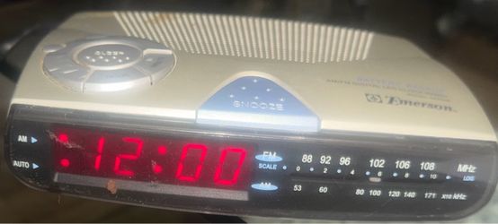 Preowned in good working condition Emerson Am/fm Digital Led Clock Radio Model Ck5028 W/ Battery Backup. Located off lake mead & Simmons area asking $