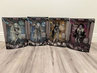 Monster High Doll, Black & White, Reel Drama Collector, Doll-Size and Life-Size Posters, Horror Flick Theme, Toys and Gifts $50 Each