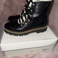 Black boots size 7