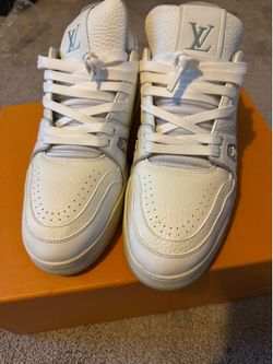 LOUIS VUITTON WHITE SIGNATURE SIZE 8