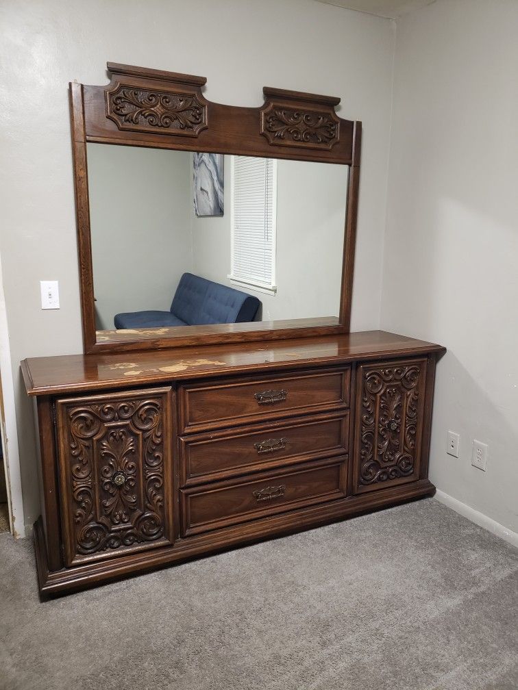Antique Bedroom Set Includes Identical Head Board Not Pictured 