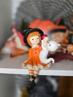 Halloween shelf sitter girl  witch with ghost