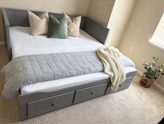 IKEA Hemnes Daybed with Trundle and Drawers